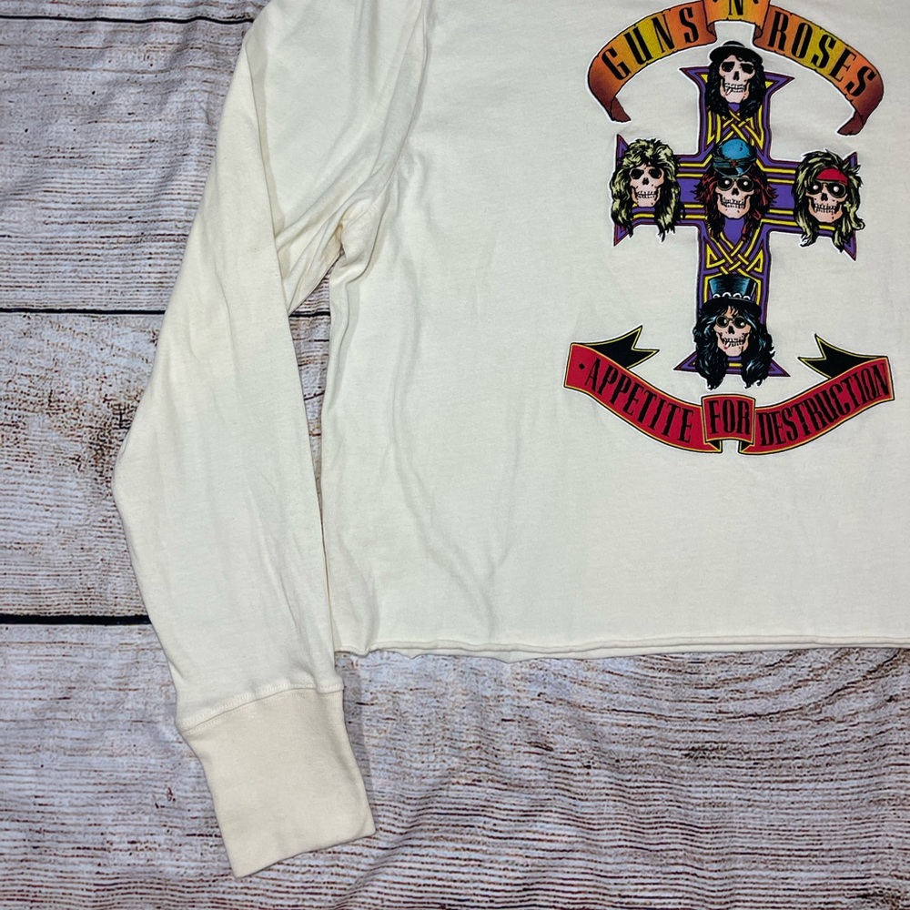 ⚡️SOLD⚡️ Guns N' Roses Band Long Sleeve Crop Tee Ivory Skull Graphic Shirt NEW - Picture 11 of 16